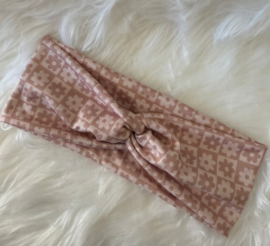 Neutral Checkered Flowers